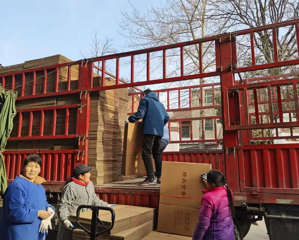 甲盾紙(zhi)箱送貨(huò)現場