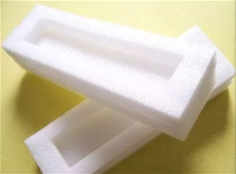 甲(jia)盾材料(liao)向你講(jiǎng)解西安(ān)珍珠棉(mián)的特點(diǎn)與作用(yòng)有哪些(xiē)？